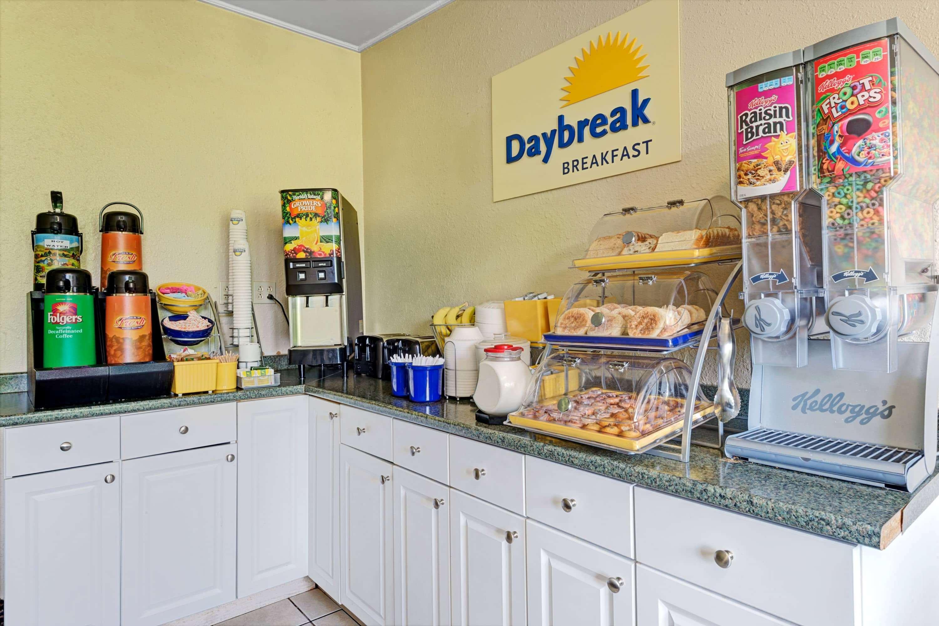 Days Inn By Wyndham Kittery Bagian luar foto